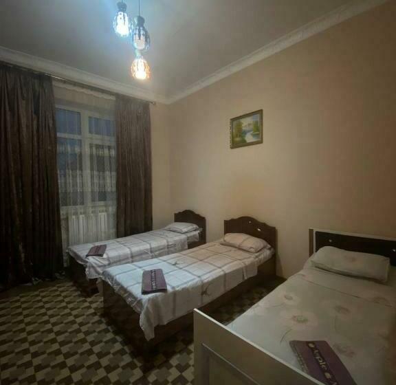 标准三人间, Sam Greenhouse Hostel