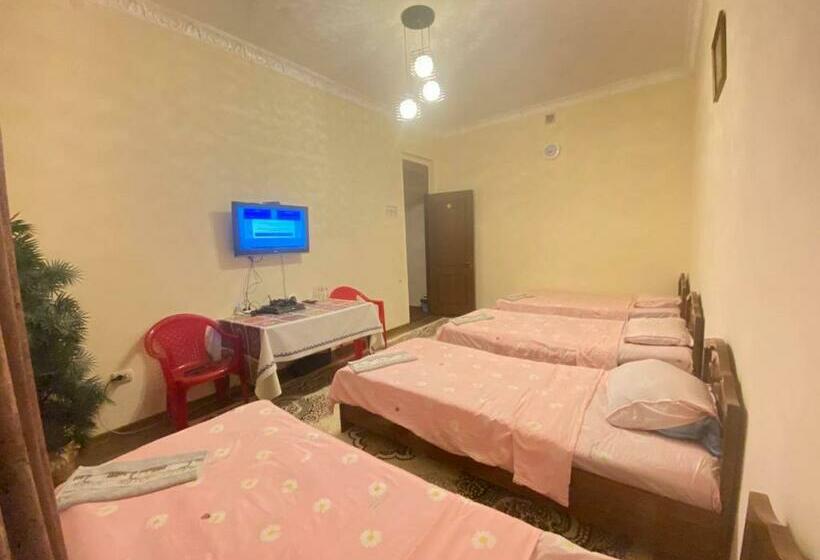 اتاق استاندارد چهار تخته, Sam Greenhouse Hostel
