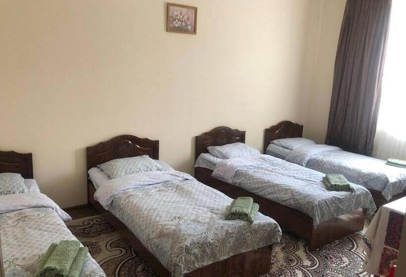 四人标准间, Sam Greenhouse Hostel