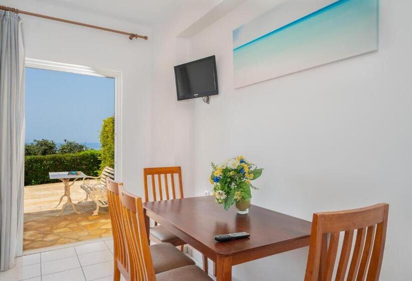 침실 2개 아파트, Agnanti Studios