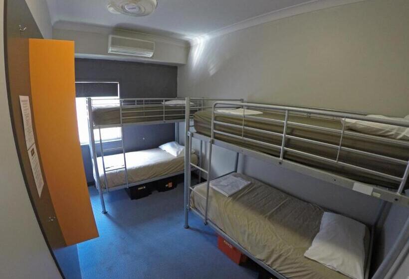 Кровать в Общей Комнате, Global Backpackers Port Douglas