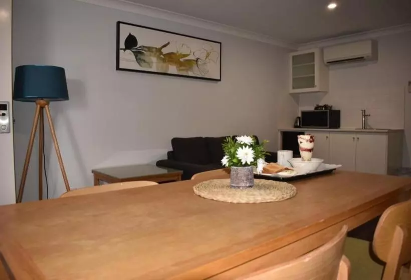Perhesviitti, Best Western Club Quirindi Motel