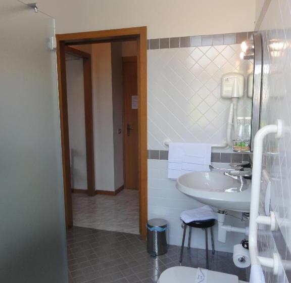 غرفة قياسية رباعية, Albergo Ristorante Grigna