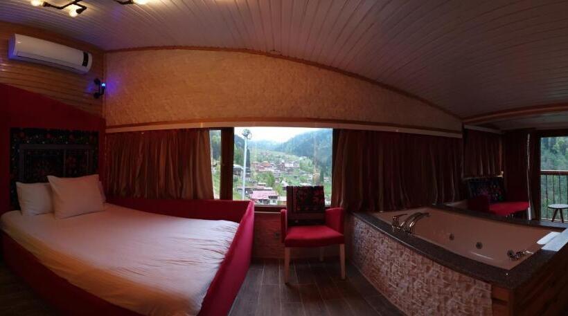 سوئیت با چشم‌انداز رودخانه, Ayder Doga Resort