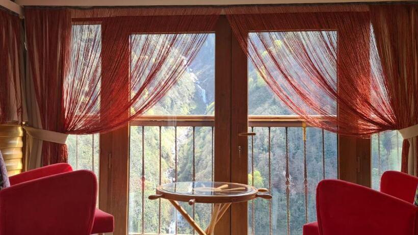 سوئیت با چشم‌انداز رودخانه, Ayder Doga Resort