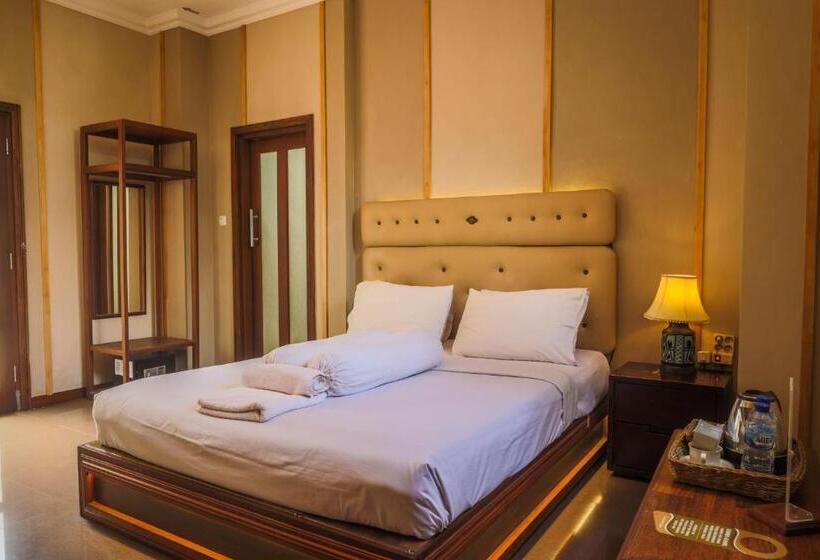 Quarto Estandar, Family Hotel Gradia 2