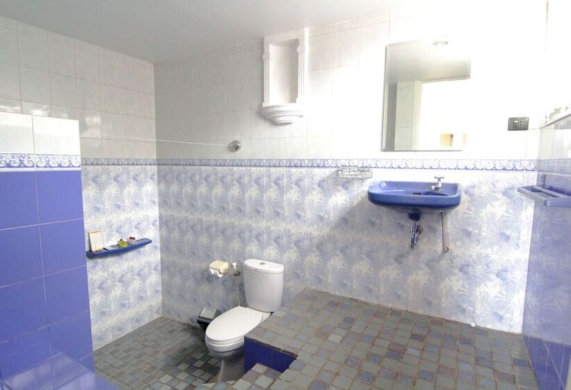 Quarto Estandar, Family Hotel Gradia 2