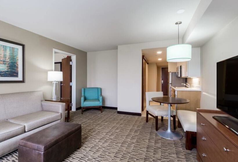 Люкс, Hawthorn Suites By Wyndham Wheeling At The Highlands