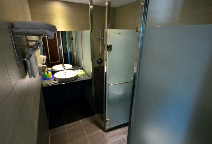 اتاق استاندارد چهار تخته, Howard Kenting Wonder House