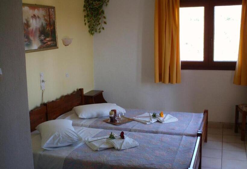 غرفة قياسية ثلاثية ذات اطلالة, Kassandra