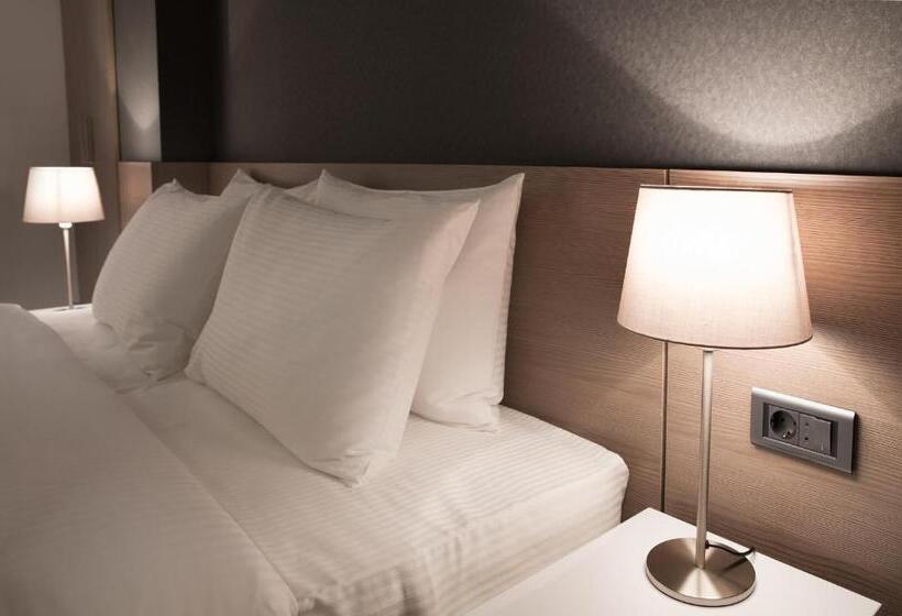 스탠다드 발코니 스튜디오, Nova Hotel Yerevan