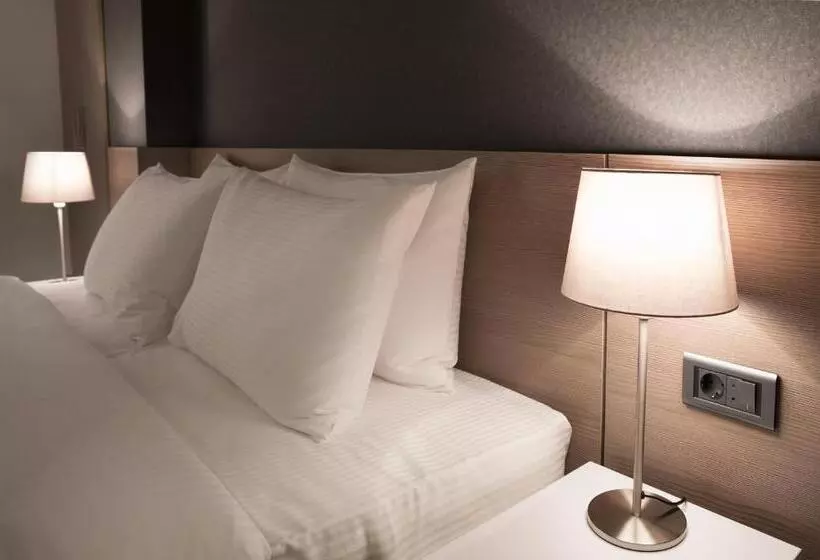 استودیو استاندارد با بالکن, Nova Hotel Yerevan