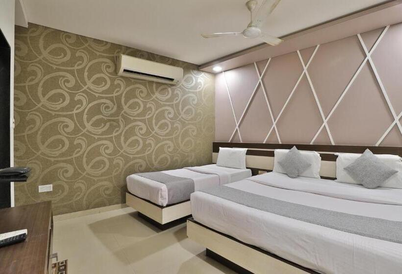 غرفة كلاسيكية ثلاثية, Planet