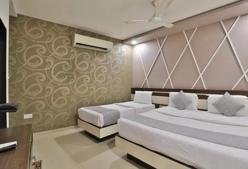 Chambre Triple Classique, Planet