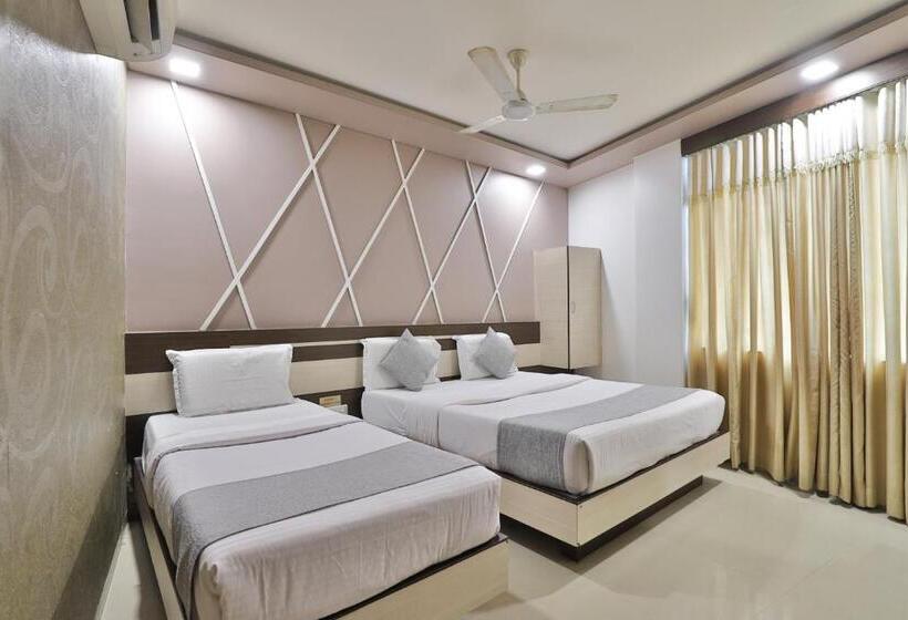 غرفة كلاسيكية ثلاثية, Planet