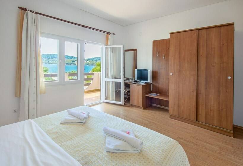 オーシャンビュースタンダードルームバルコニー付き, Plava Laguna