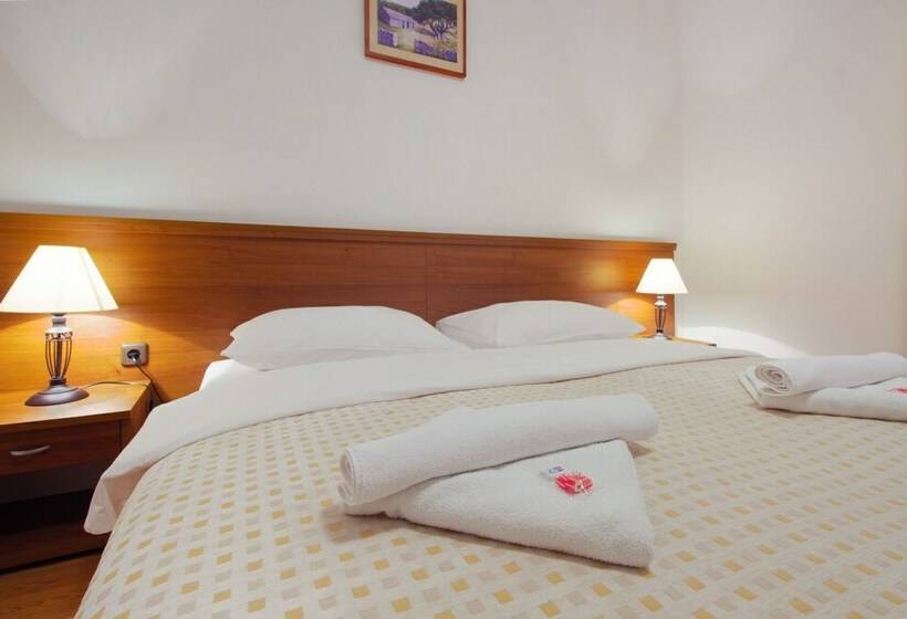 חדר סטנדרט נוף לים עם מרפסת, Plava Laguna