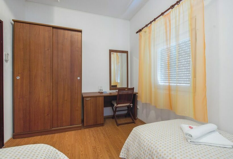 オーシャンビュースタンダードルームバルコニー付き, Plava Laguna