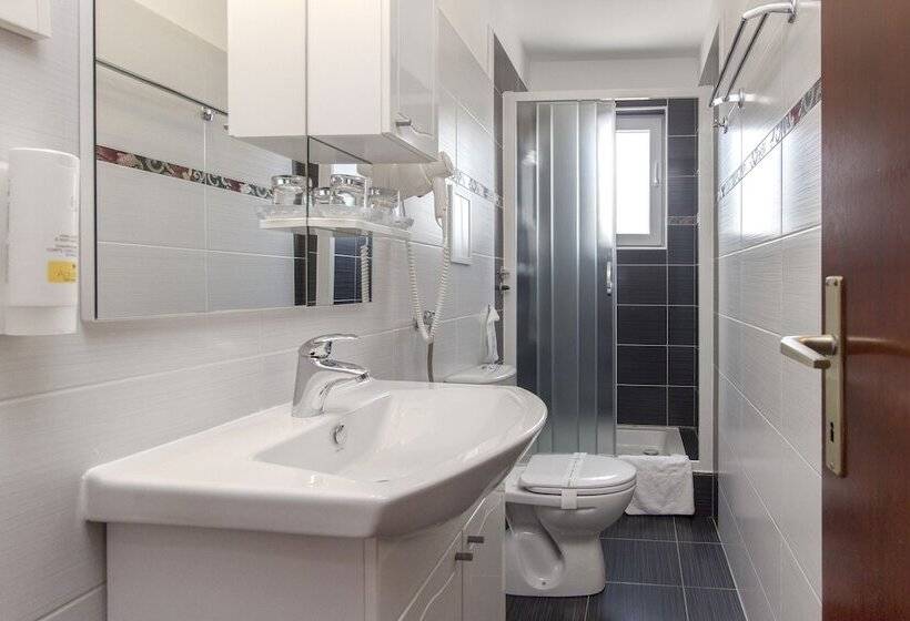 オーシャンビュースタンダードルームバルコニー付き, Plava Laguna