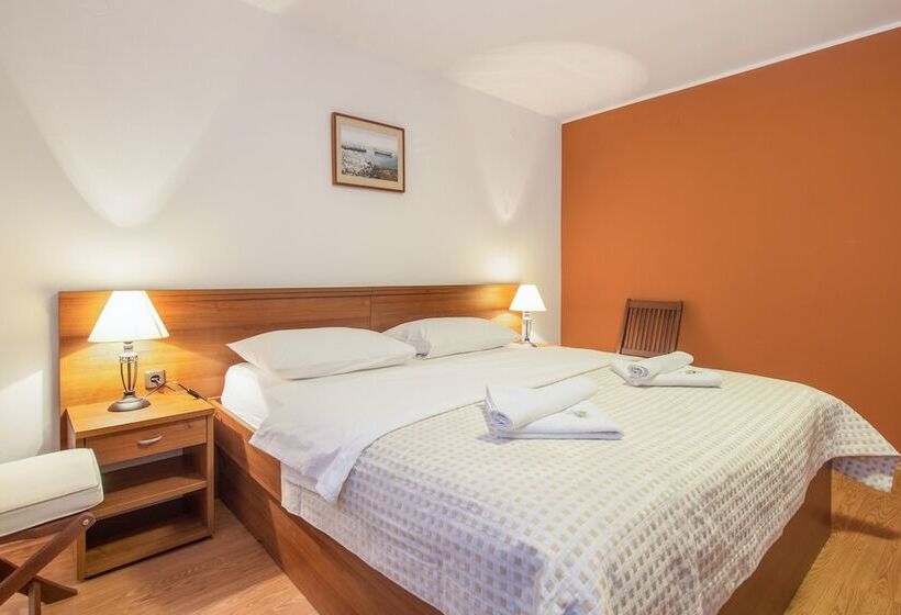 オーシャンビュースタンダードルームバルコニー付き, Plava Laguna