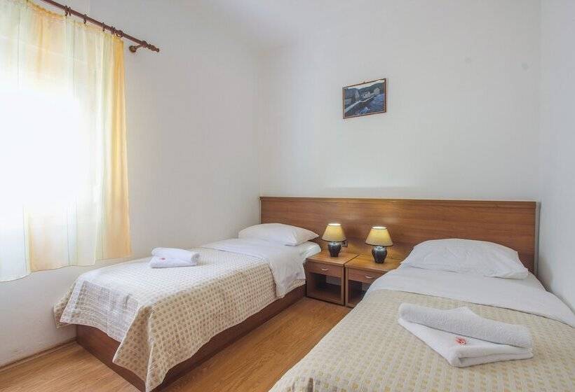 オーシャンビュースタンダードルームバルコニー付き, Plava Laguna