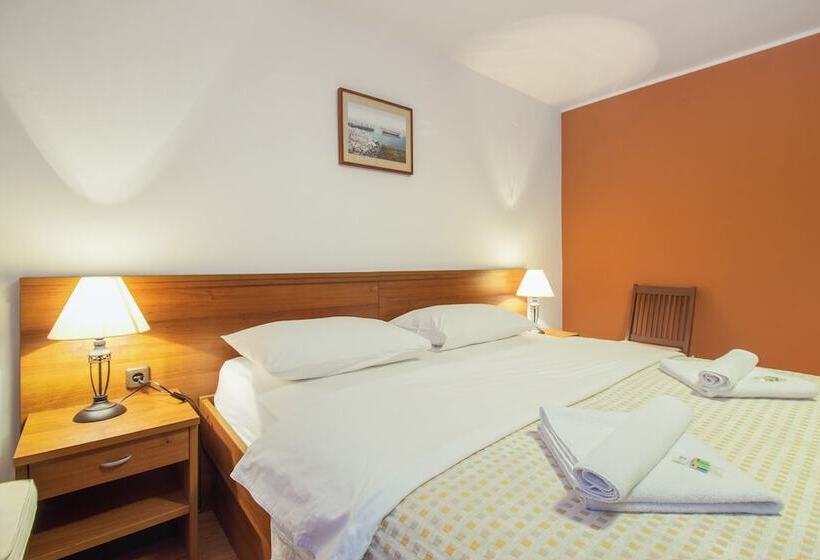 オーシャンビューファミリールーム, Plava Laguna