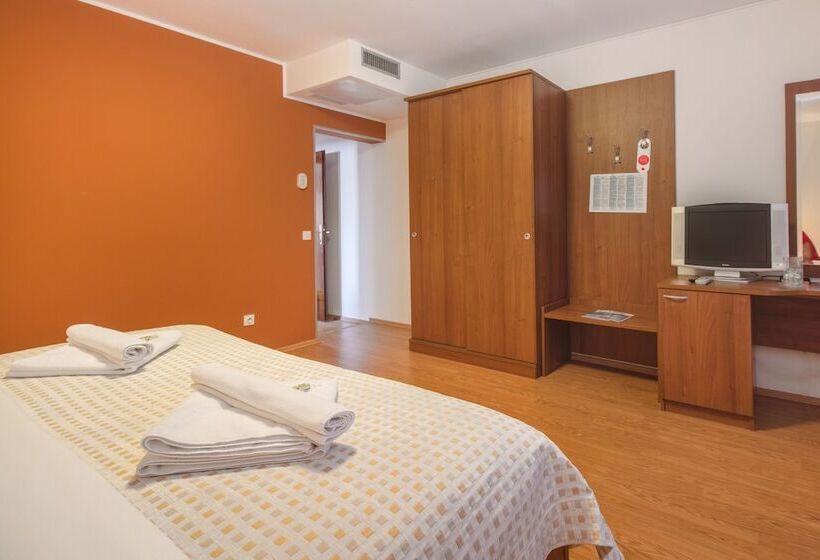 חדר משפחתי נוף לים, Plava Laguna