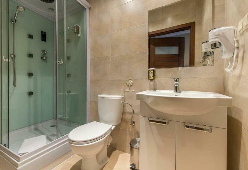 غرفة كلاسيكية ثلاثية, Riviera Resort Airport Modlin