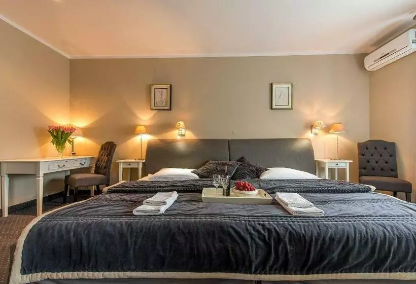 سوییت سوپریور, Riviera Resort Airport Modlin