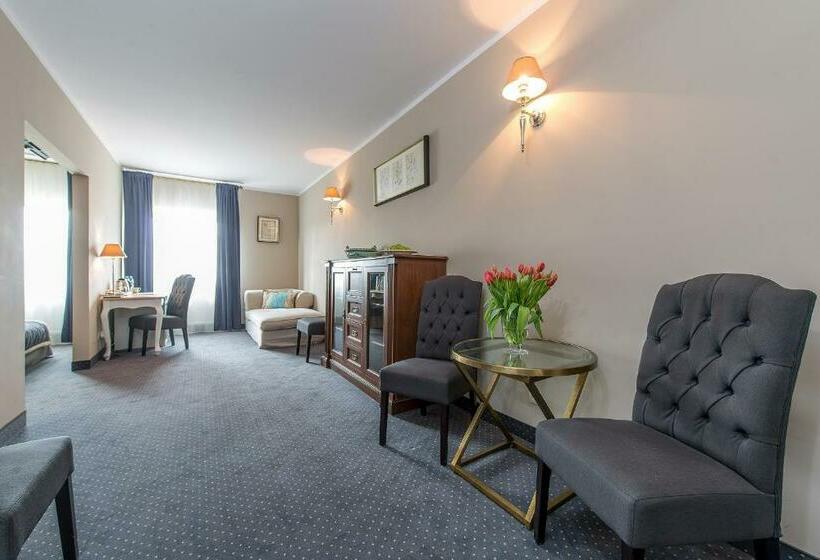 جناح سوبيريور, Riviera Resort Airport Modlin