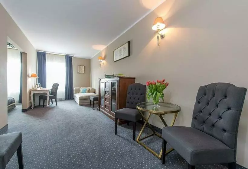 سوییت سوپریور, Riviera Resort Airport Modlin