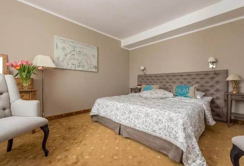 سوییت, Riviera Resort Airport Modlin