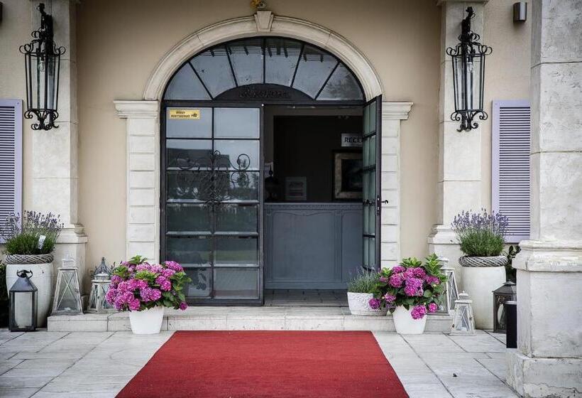 جناح, Riviera Resort Airport Modlin