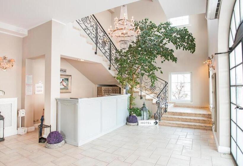 جناح, Riviera Resort Airport Modlin