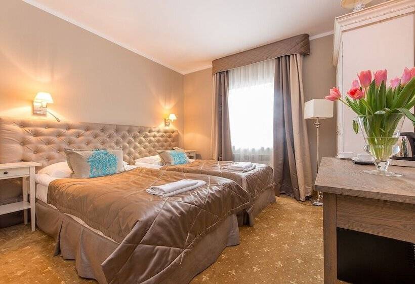 Номер Стандарт Трехместный, Riviera Resort Airport Modlin
