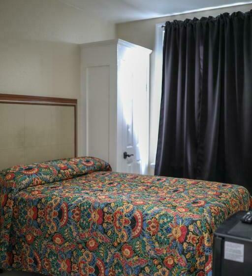 غرفة قياسية حمام مشترك, The Adrian