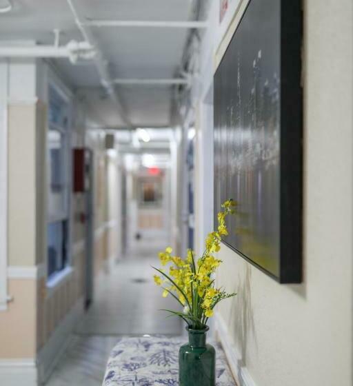 غرفة قياسية حمام مشترك, The Adrian