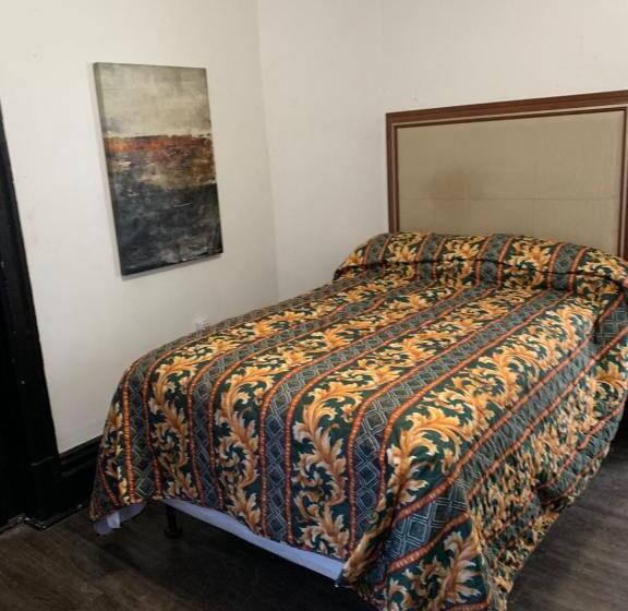 غرفة قياسية, The Adrian