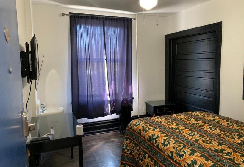 غرفة قياسية, The Adrian