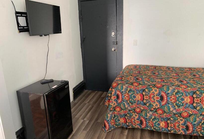 غرفة قياسية, The Adrian