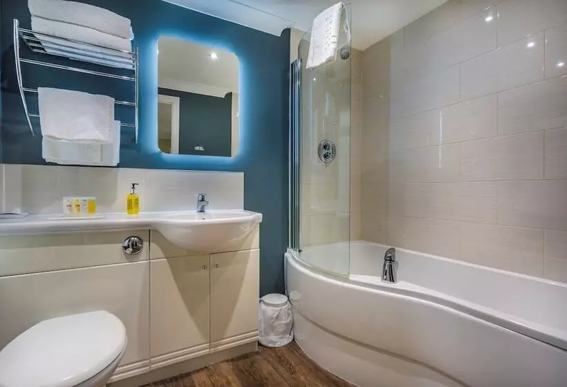 スーペリアファミリールーム, The Golden Lion Hotel, St Ives, Cambridgeshire