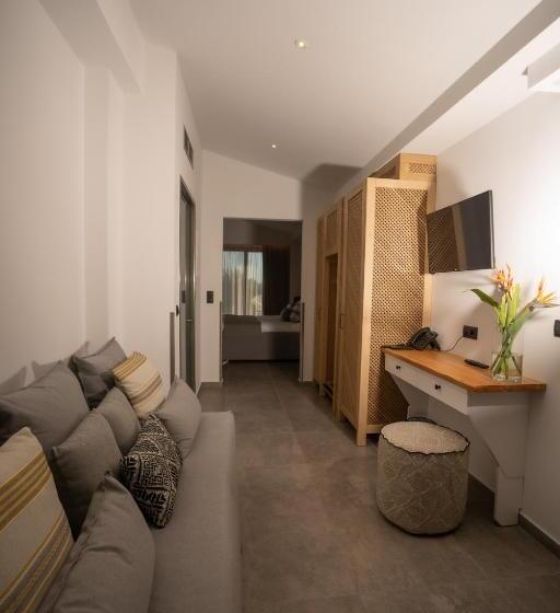 חדר סטנדרט עם מיטת קינג, Zoe Seaside Resort