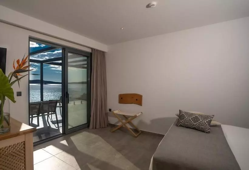 オーシャンビューデラックスルームバルコニー付き, Zoe Seaside Resort