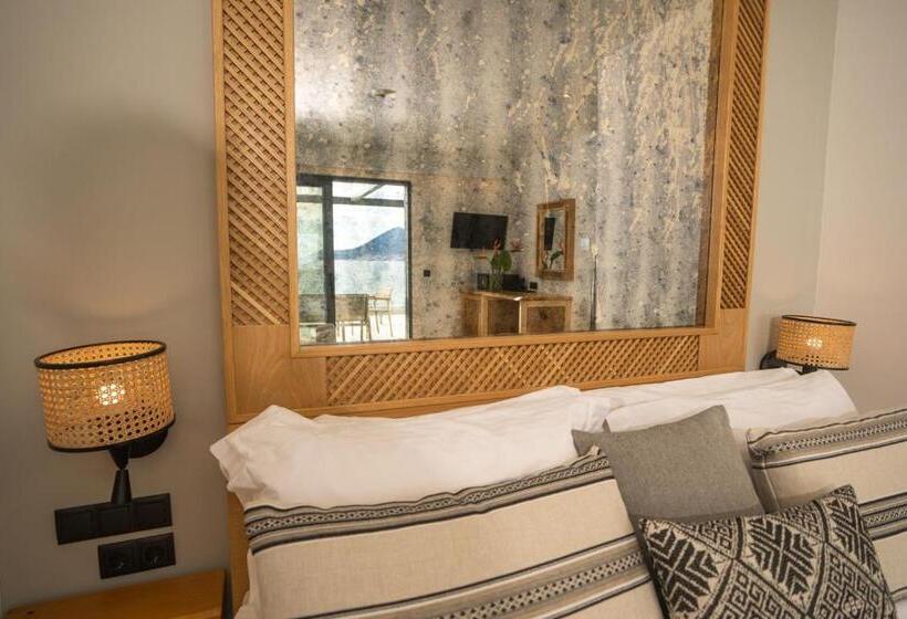 חדר דלוקס עם מרפסת נוף לים, Zoe Seaside Resort