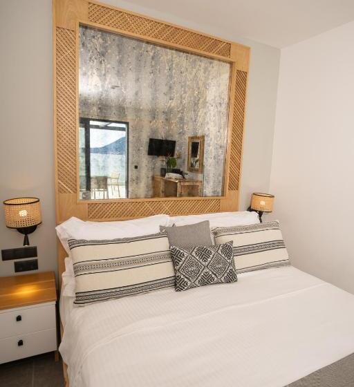 חדר דלוקס עם מרפסת נוף לים, Zoe Seaside Resort