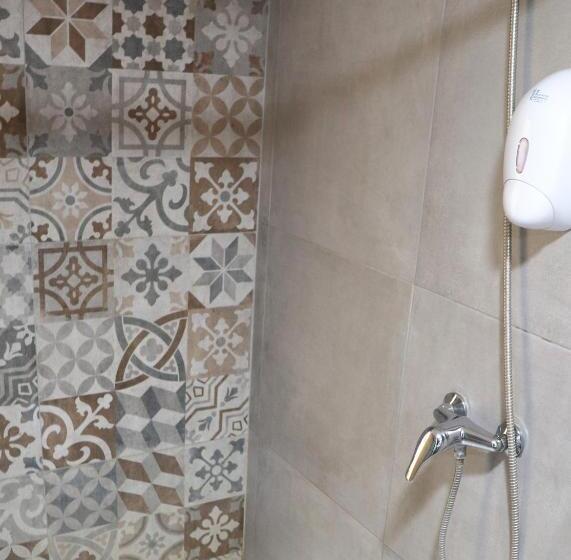 标准间带阳台, Layiotis