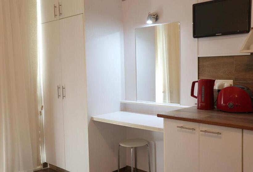 标准间带阳台, Layiotis