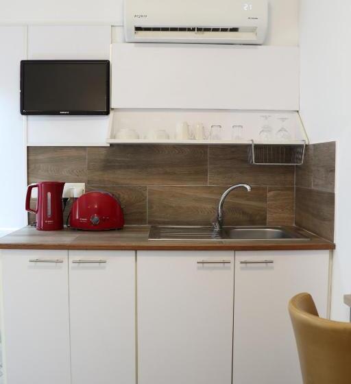 标准间带阳台, Layiotis