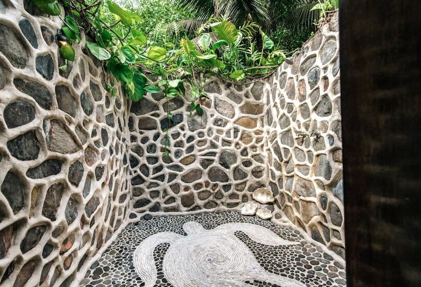 بانگلوی استاندارد, Matangi Private Island Resort