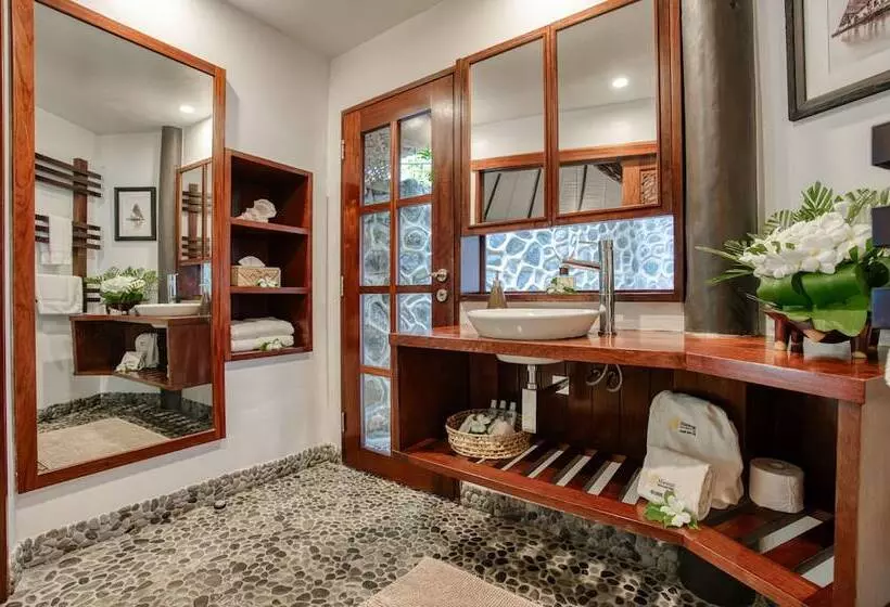Standard-bungalow, Matangi Private Island Resort